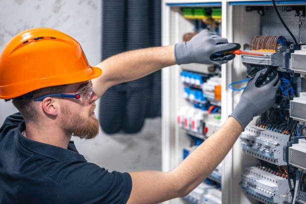 Best Commercial Electrician Services  in Lyndhurst, OH